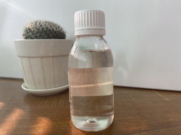 Anti produits chimiques et auxiliaires de souillure de textile particulièrement utilisés pour savonner le processus